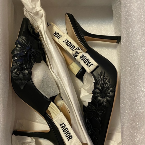 ❌SOLD❌Dior Black Lambskin Flower Slingback heel 4” - Picture 5 of 12